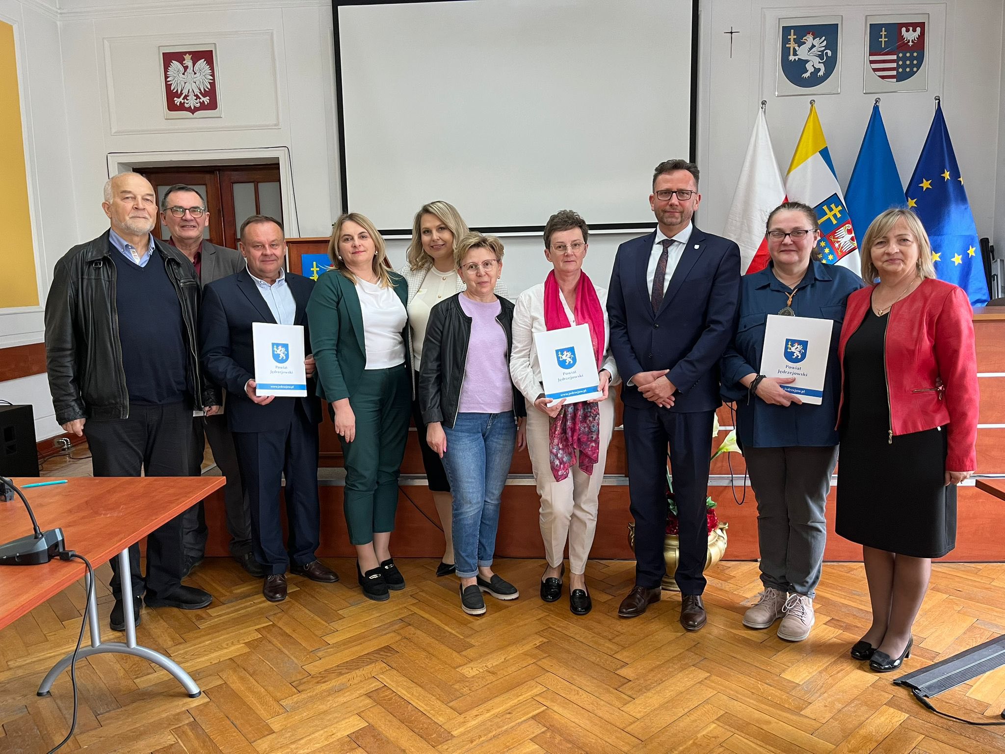 Podpisanie umów na realizację małych grantów